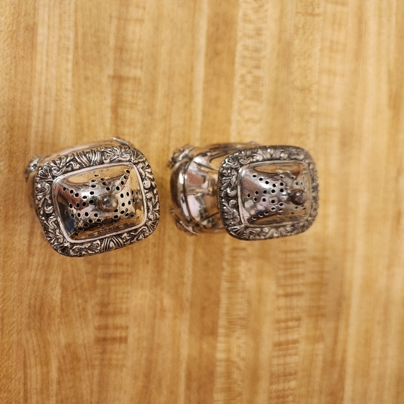 Vintage Silver Salt and Pepper Shakers   Ellis barker lion head footed - Picture 8 of 10